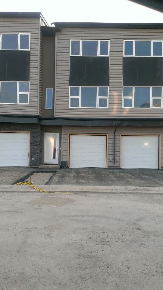 Calgary 2 bedrooms Townhouse for rent. Property photo: 100998-1