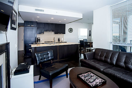 Calgary 2 bedrooms Condo Unit for rent. Property photo: 102618-2