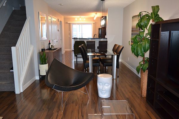 Calgary 2 bedrooms Townhouse for rent. Property photo: 109760-2