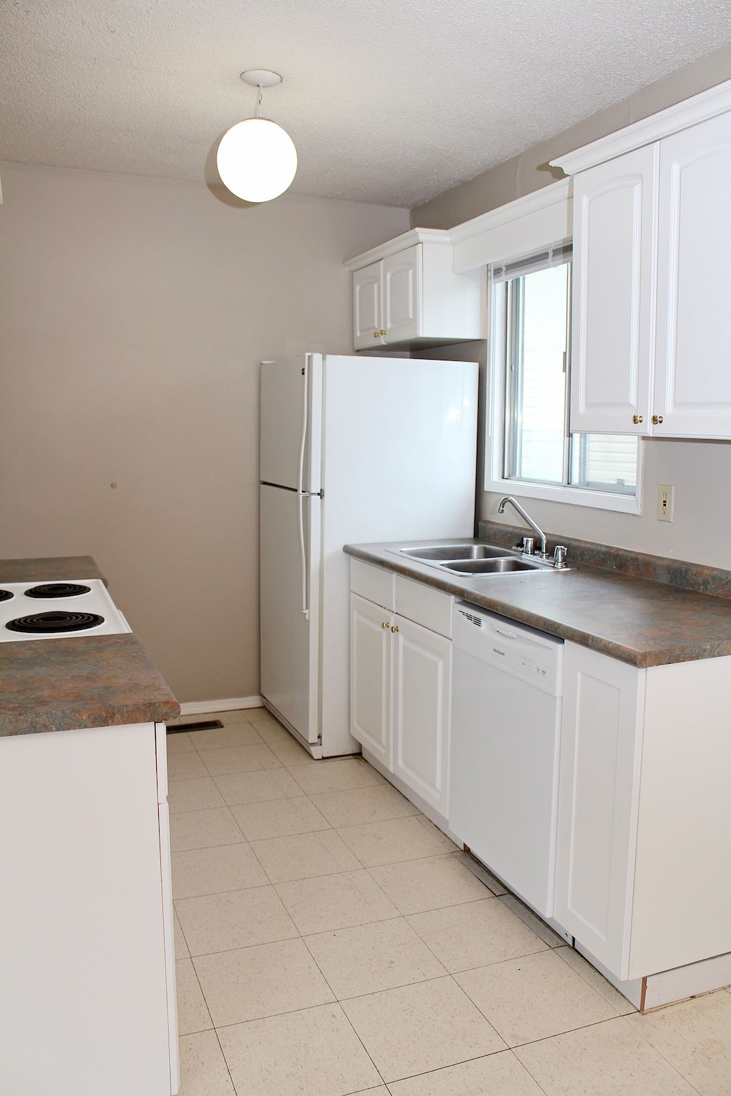 Calgary 2 bedrooms Townhouse for rent. Property photo: 110881-1