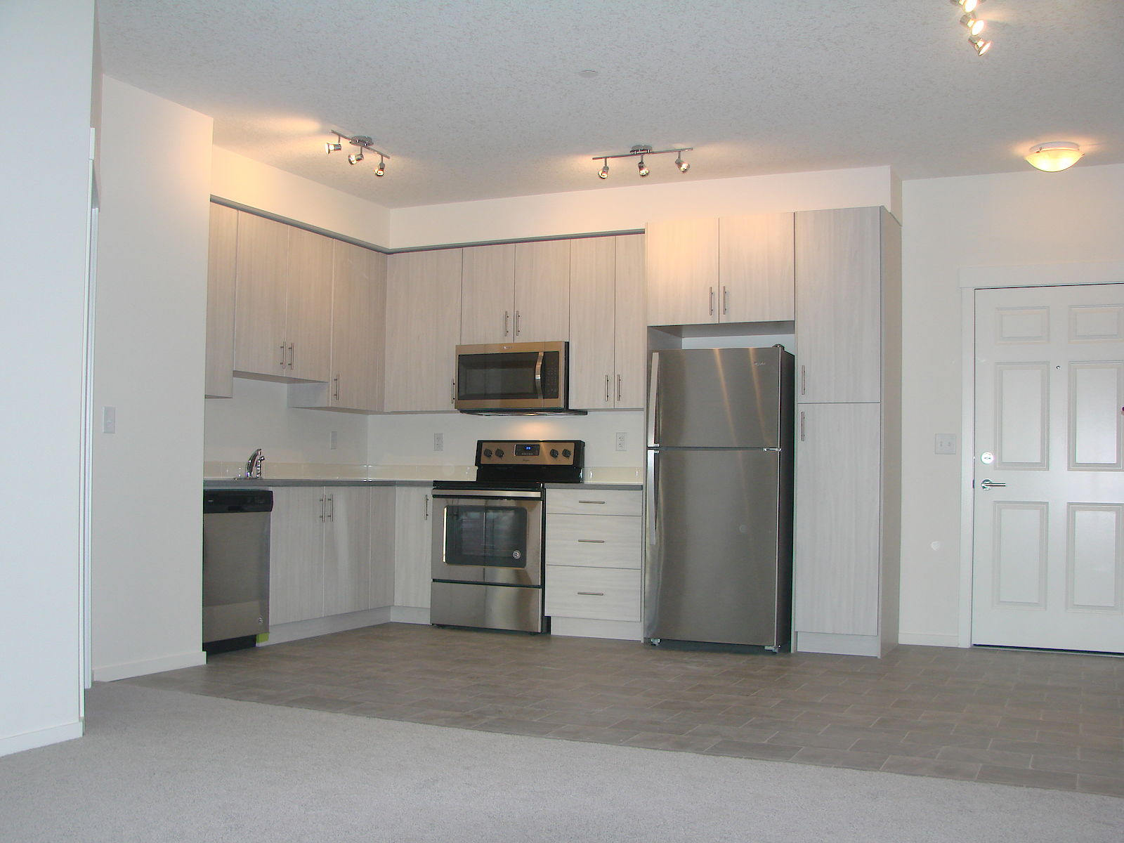 Calgary 2 bedrooms Condo Unit for rent. Property photo: 120940-1