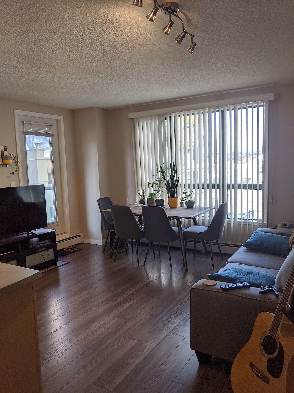Calgary 1 bedroom Apartment for rent. Property photo: 127974-1