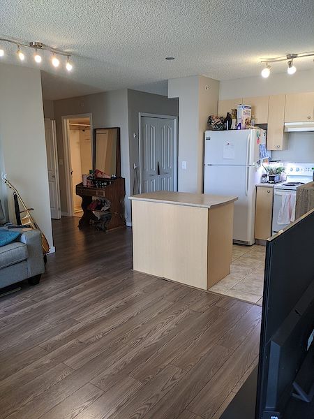 Calgary 1 bedroom Apartment for rent. Property photo: 127974-3