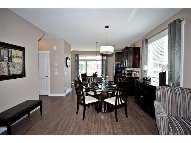 Calgary 2 + Den bedrooms Townhouse for rent. Property photo: 128500-1