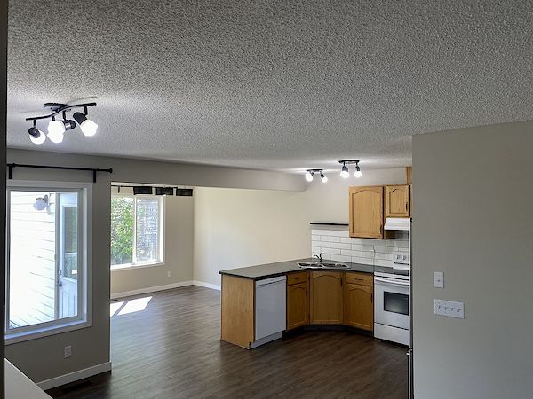 Cochrane 5 bedrooms Duplex for rent. Property photo: 137434-2