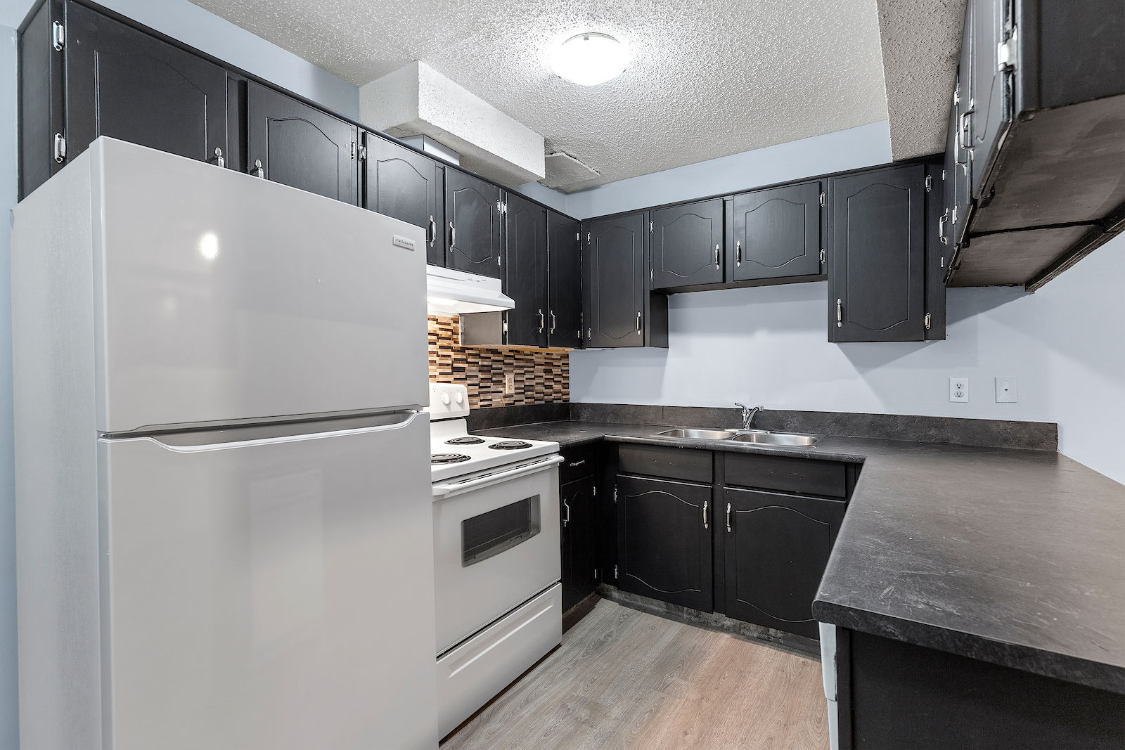 Calgary 3 bedrooms Townhouse for rent. Property photo: 142320-1