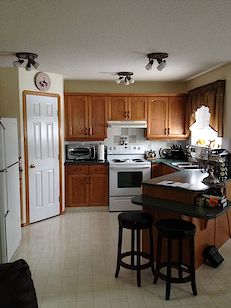 Calgary 3 bedrooms House for rent. Property photo: 144167-2