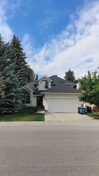 Calgary 5 bedrooms House for rent. Property photo: 144452-2