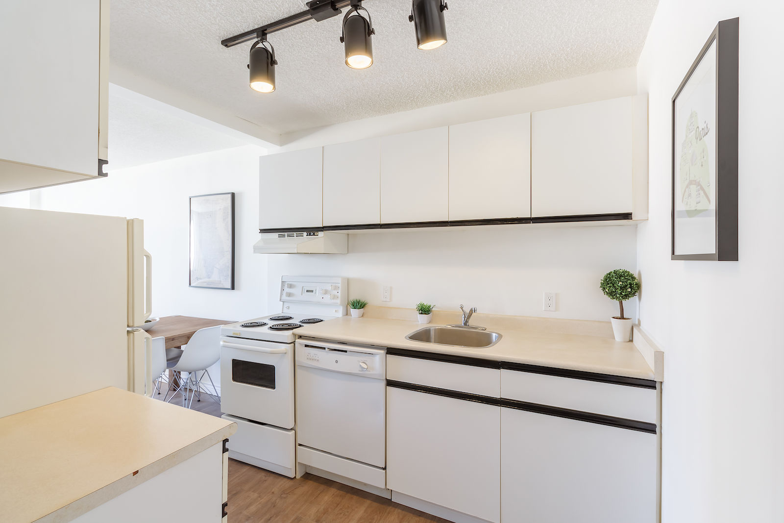 Calgary bachelor bedrooms Apartment for rent. Property photo: 14548-1