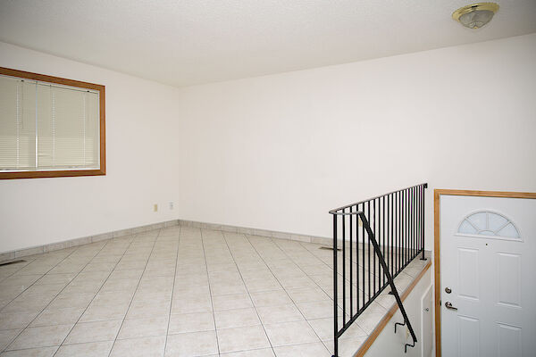 Calgary 3 bedrooms Duplex for rent. Property photo: 15047-3