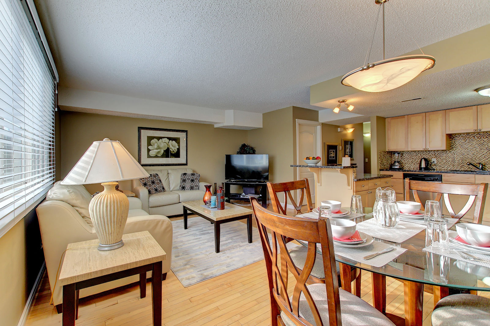 Calgary 2 bedrooms Townhouse for rent. Property photo: 18024-1
