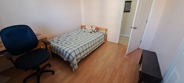Calgary 2 bedrooms Room For Rent for rent. Property photo: 18480-2