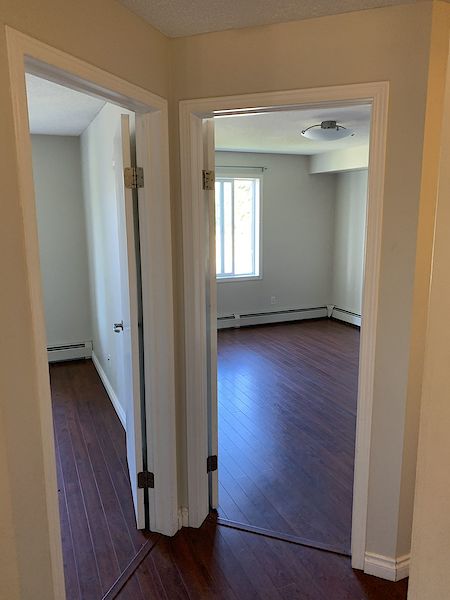 Calgary 2 bedrooms Apartment for rent. Property photo: 19310-3