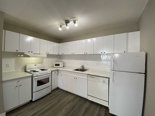 Calgary bachelor bedrooms Apartment for rent. Property photo: 2244-2