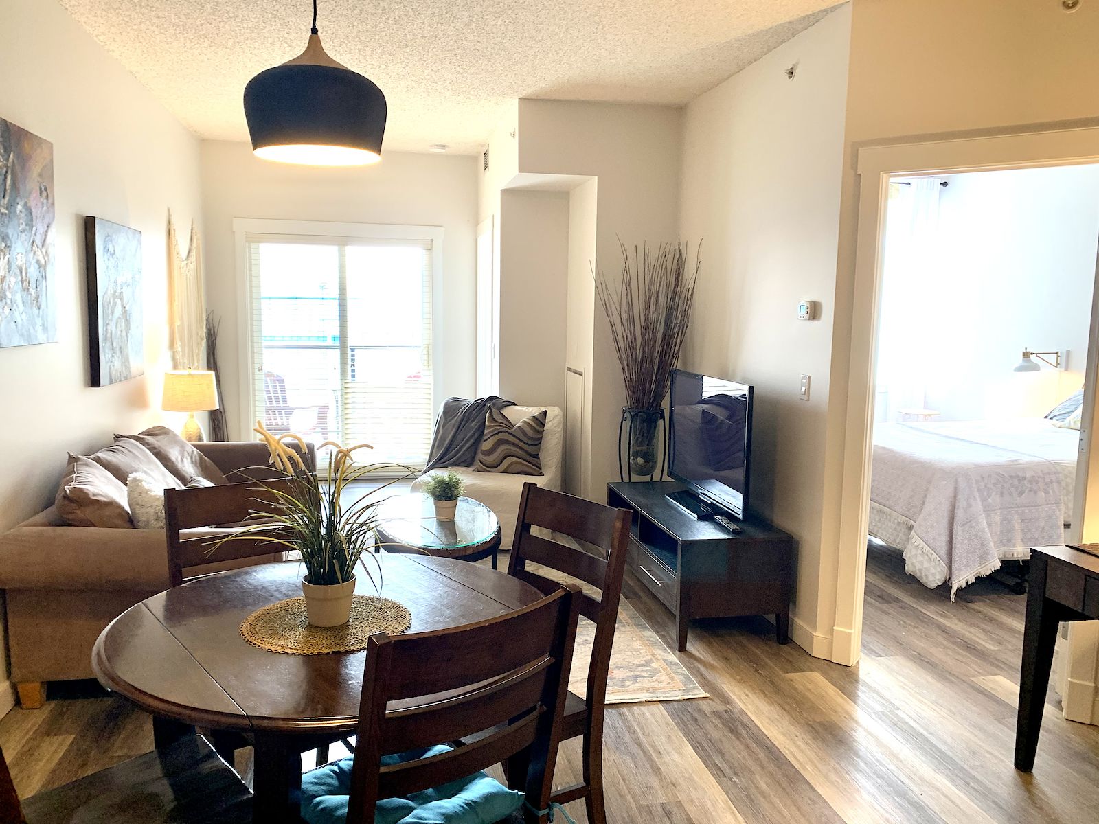 Calgary 2 bedrooms Condo Unit for rent. Property photo: 23711-1