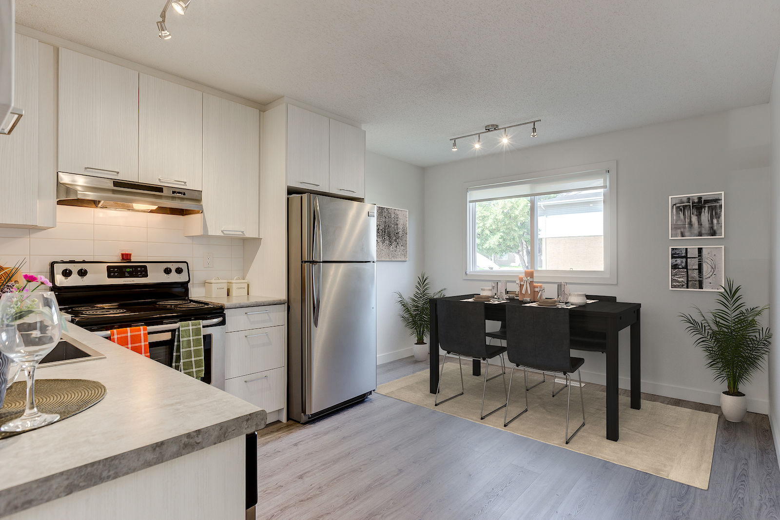 Calgary 2 bedrooms Apartment for rent. Property photo: 24334-1