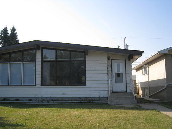 Edmonton 3 bedrooms Duplex for rent. Property photo: 250685-1