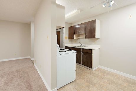 Edmonton bachelor bedrooms Apartment for rent. Property photo: 255055-2