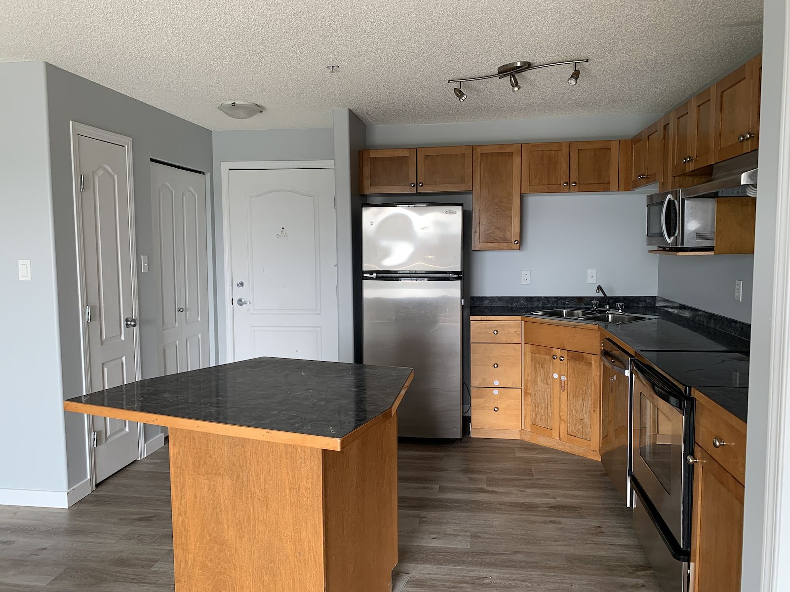 Edmonton 2 bedrooms Condo for rent. Property photo: 270083-1