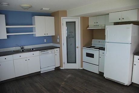 Camrose 3 bedrooms Duplex for rent. Property photo: 278359-2