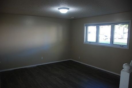 Camrose 3 bedrooms Duplex for rent. Property photo: 278359-3