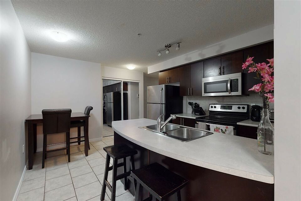 Edmonton 2 bedrooms Condo for rent. Property photo: 283657-1