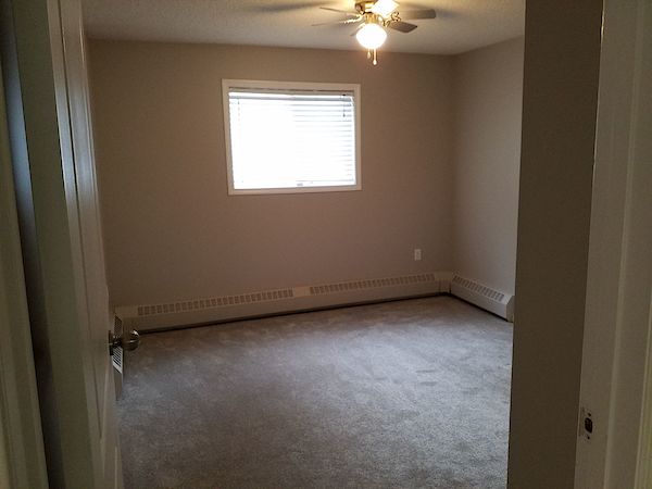 Edmonton 3 bedrooms Condo Unit for rent. Property photo: 284452-2