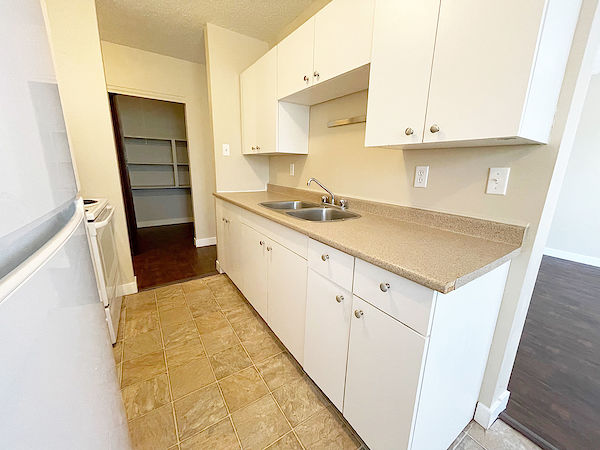 Fort McMurray bachelor bedrooms Apartment for rent. Property photo: 288864-3