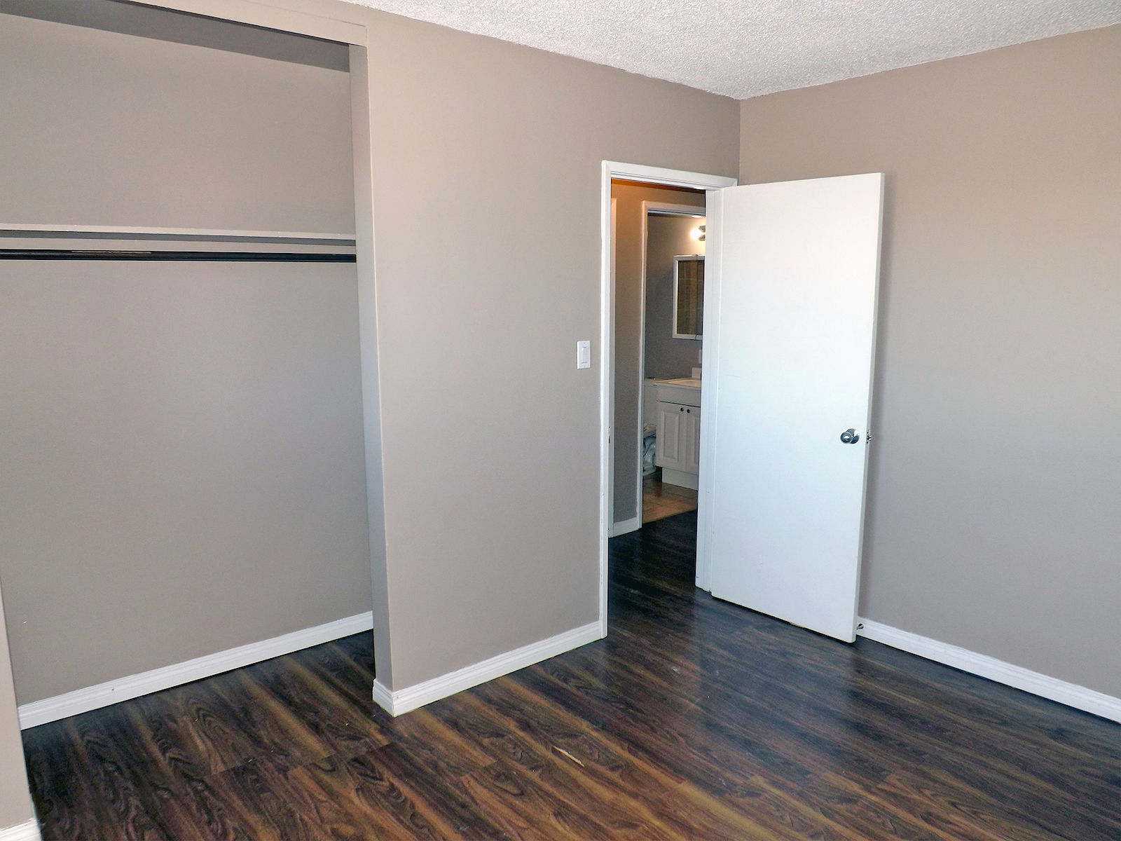 Edmonton 1 bedrooms Apartment for rent. Property photo: 289277-1