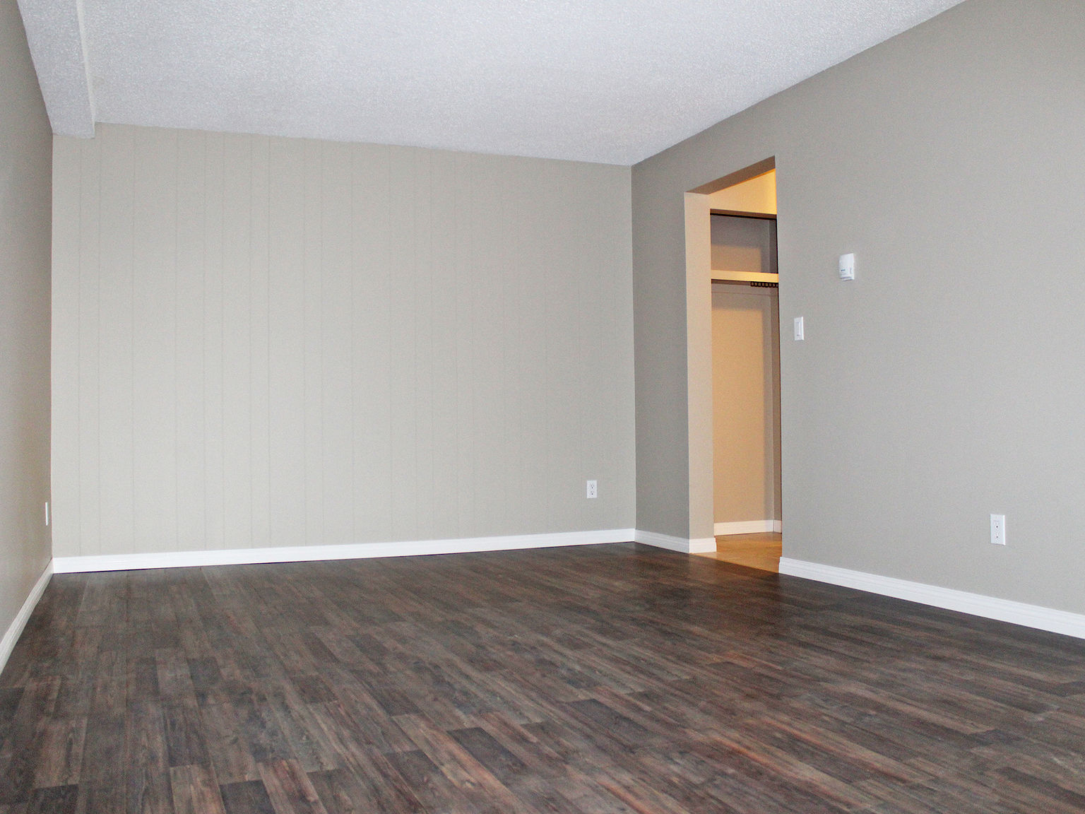 Edmonton bachelor bedrooms Apartment for rent. Property photo: 289283-1