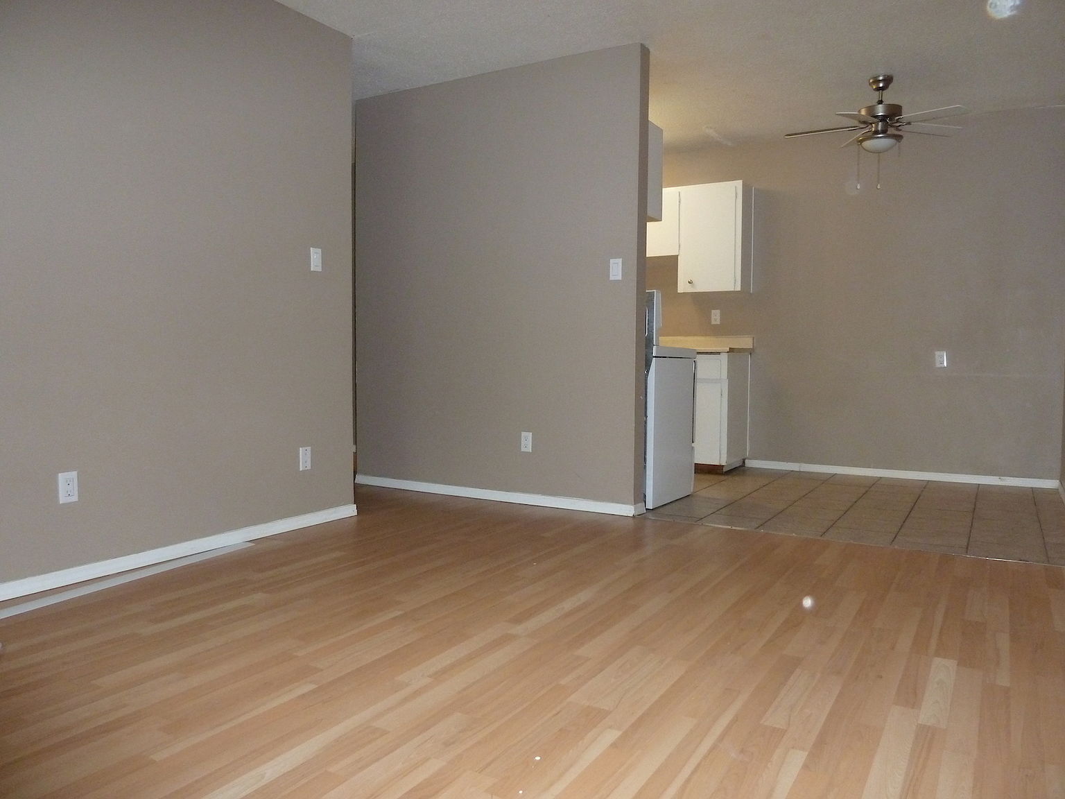Edmonton 1 bedrooms Apartment for rent. Property photo: 289288-1