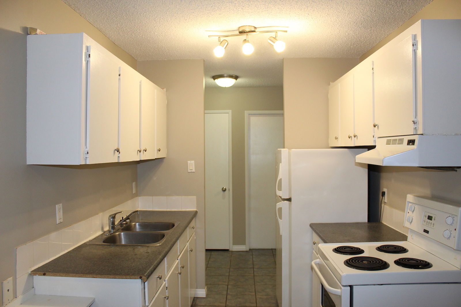 Edmonton bachelor bedrooms Apartment for rent. Property photo: 289320-1