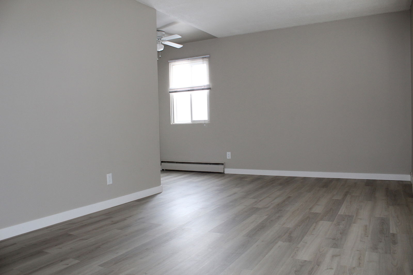 Edmonton 1 bedrooms Apartment for rent. Property photo: 289325-1