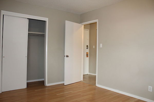 Edmonton bachelor bedrooms Apartment for rent. Property photo: 289327-2