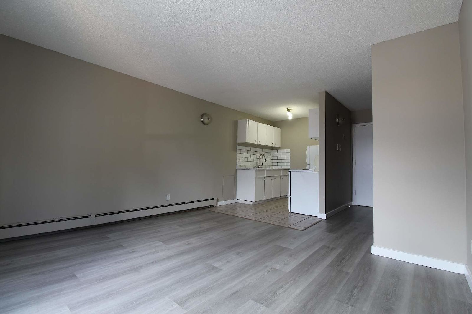 Edmonton 1 bedrooms Apartment for rent. Property photo: 289336-1