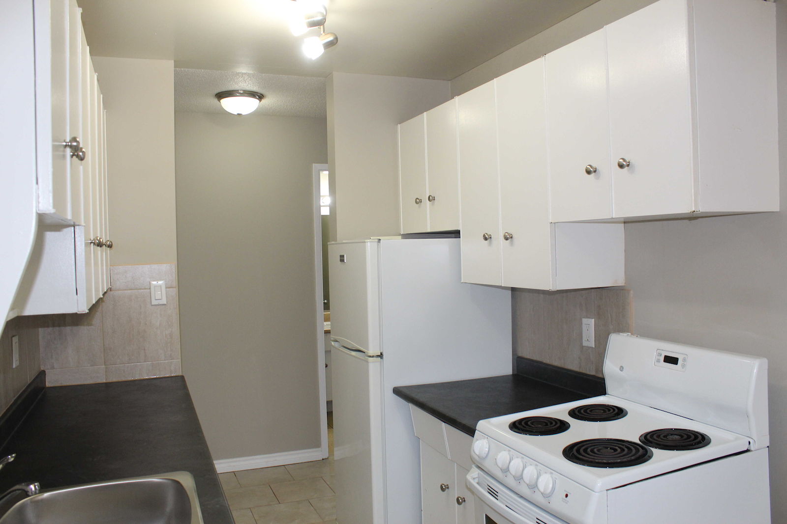 Edmonton bachelor bedrooms Apartment for rent. Property photo: 289340-1