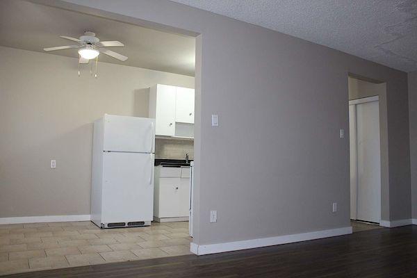 Edmonton bachelor bedrooms Apartment for rent. Property photo: 289346-2