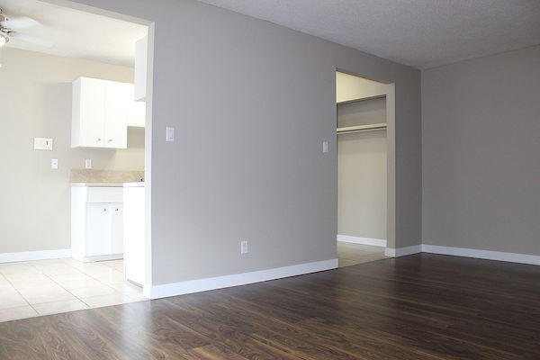 Edmonton bachelor bedrooms Apartment for rent. Property photo: 289353-2