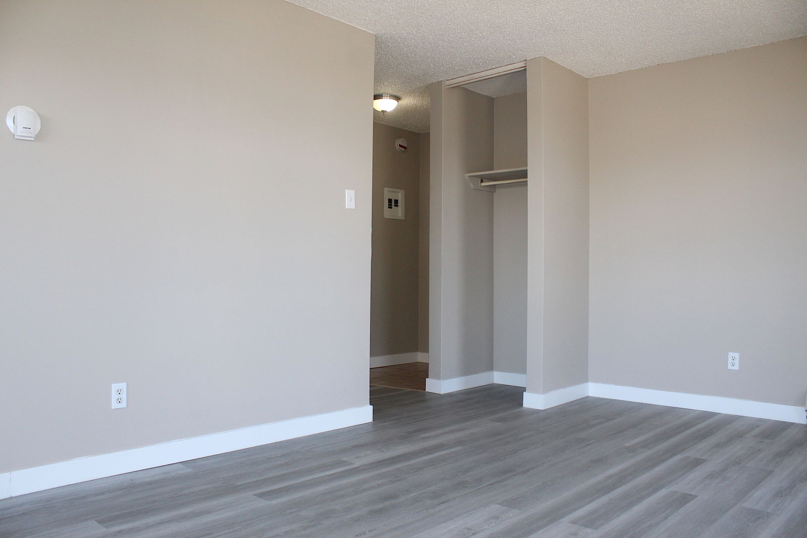 Edmonton bachelor bedrooms Apartment for rent. Property photo: 289358-1