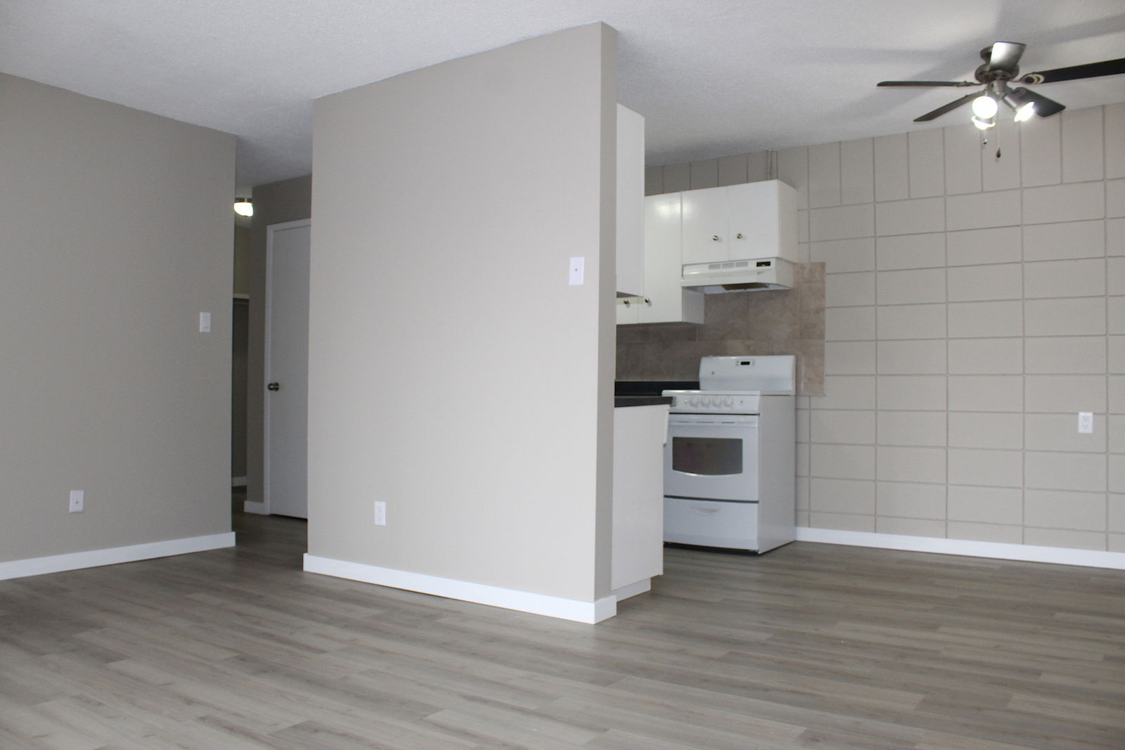 Edmonton bachelor bedrooms Apartment for rent. Property photo: 289359-1