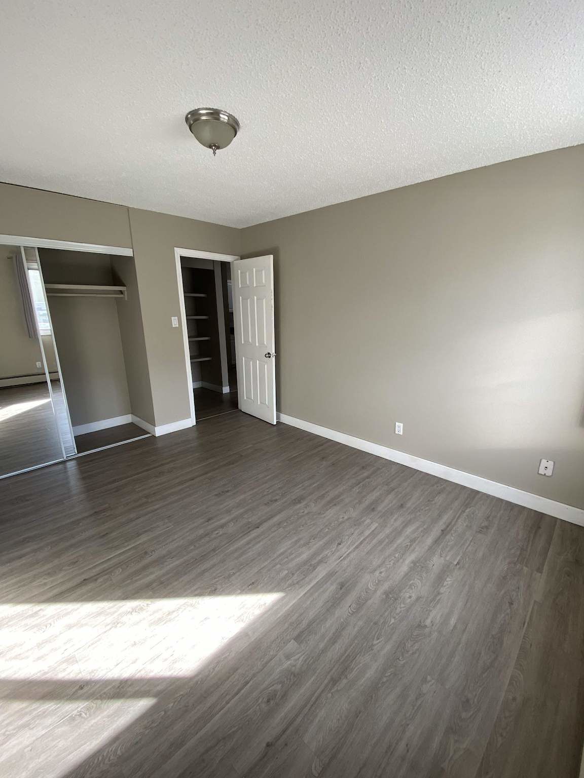 Edmonton 1 bedrooms Apartment for rent. Property photo: 289364-1