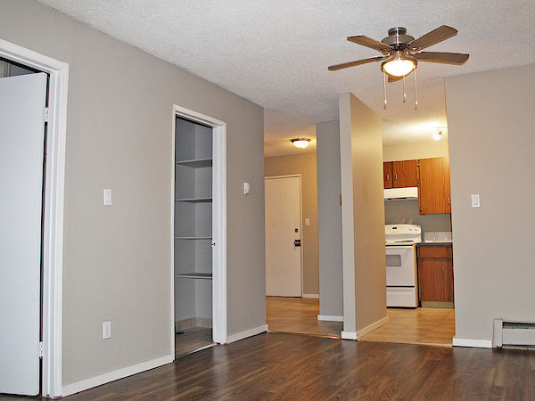 Edmonton bachelor bedrooms Apartment for rent. Property photo: 289403-2
