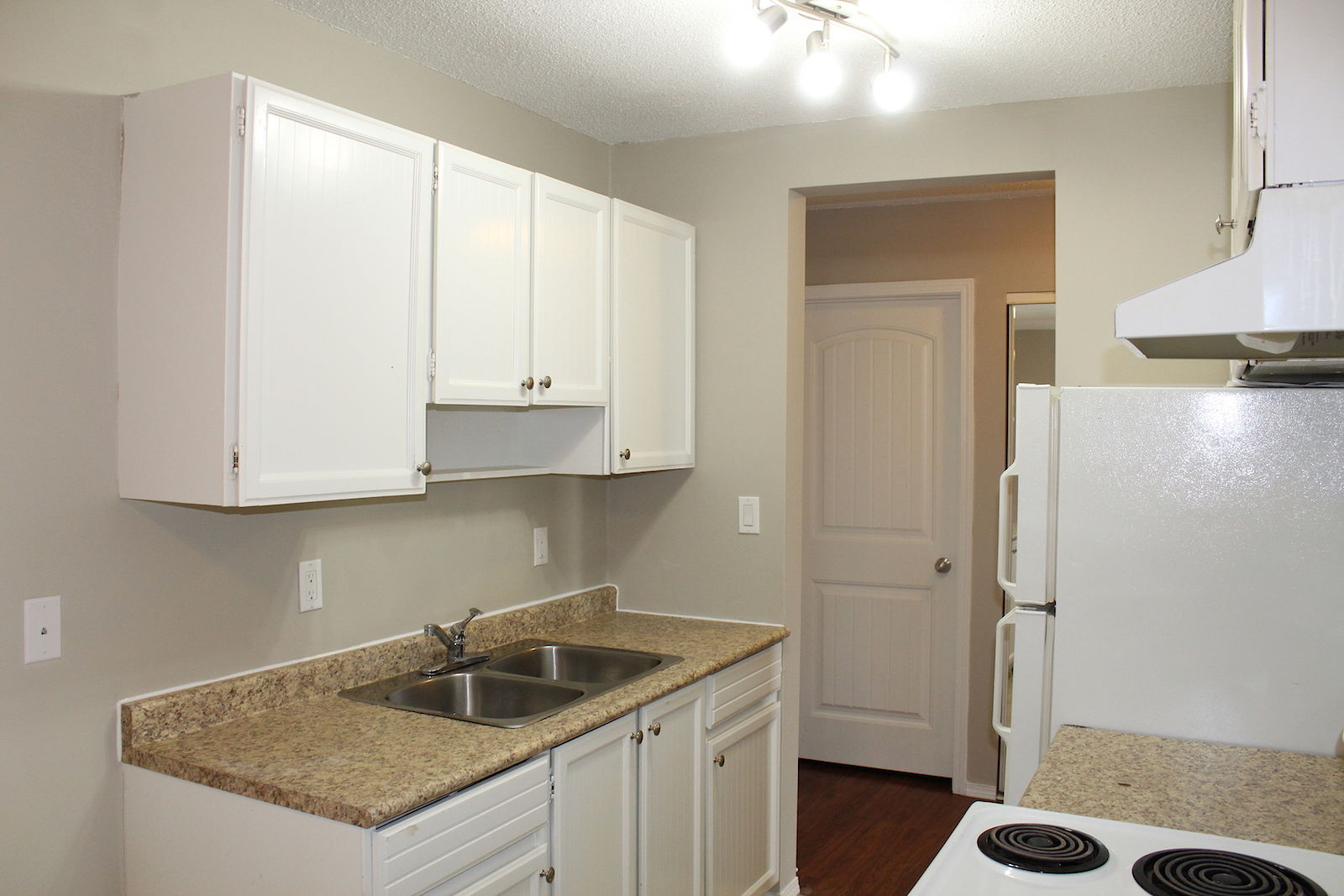 Edmonton 1 bedrooms Apartment for rent. Property photo: 289406-1