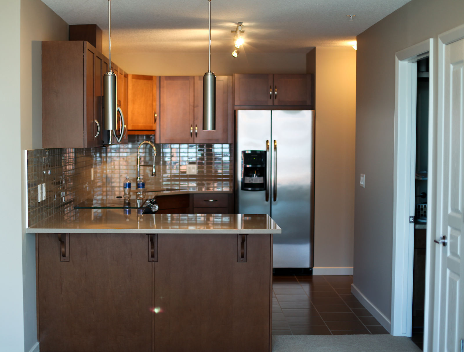 Calgary 1 bedroom Condo Unit for rent. Property photo: 292048-1