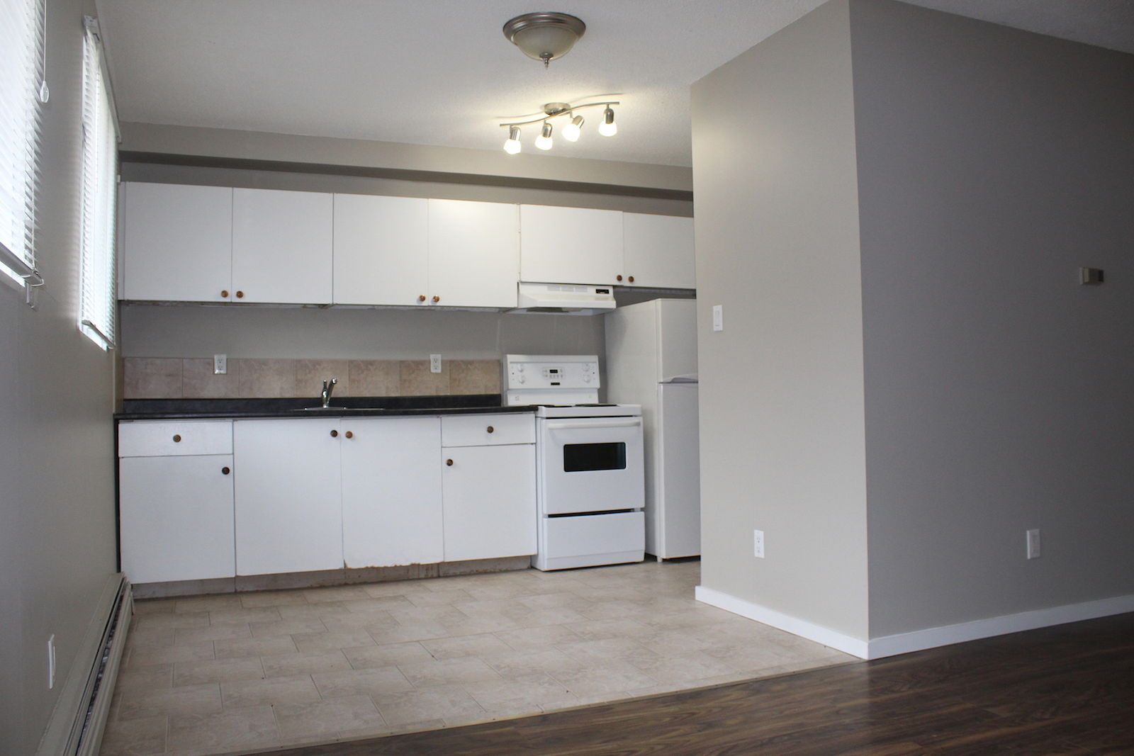 Saskatoon bachelor bedrooms Apartment for rent. Property photo: 294078-1