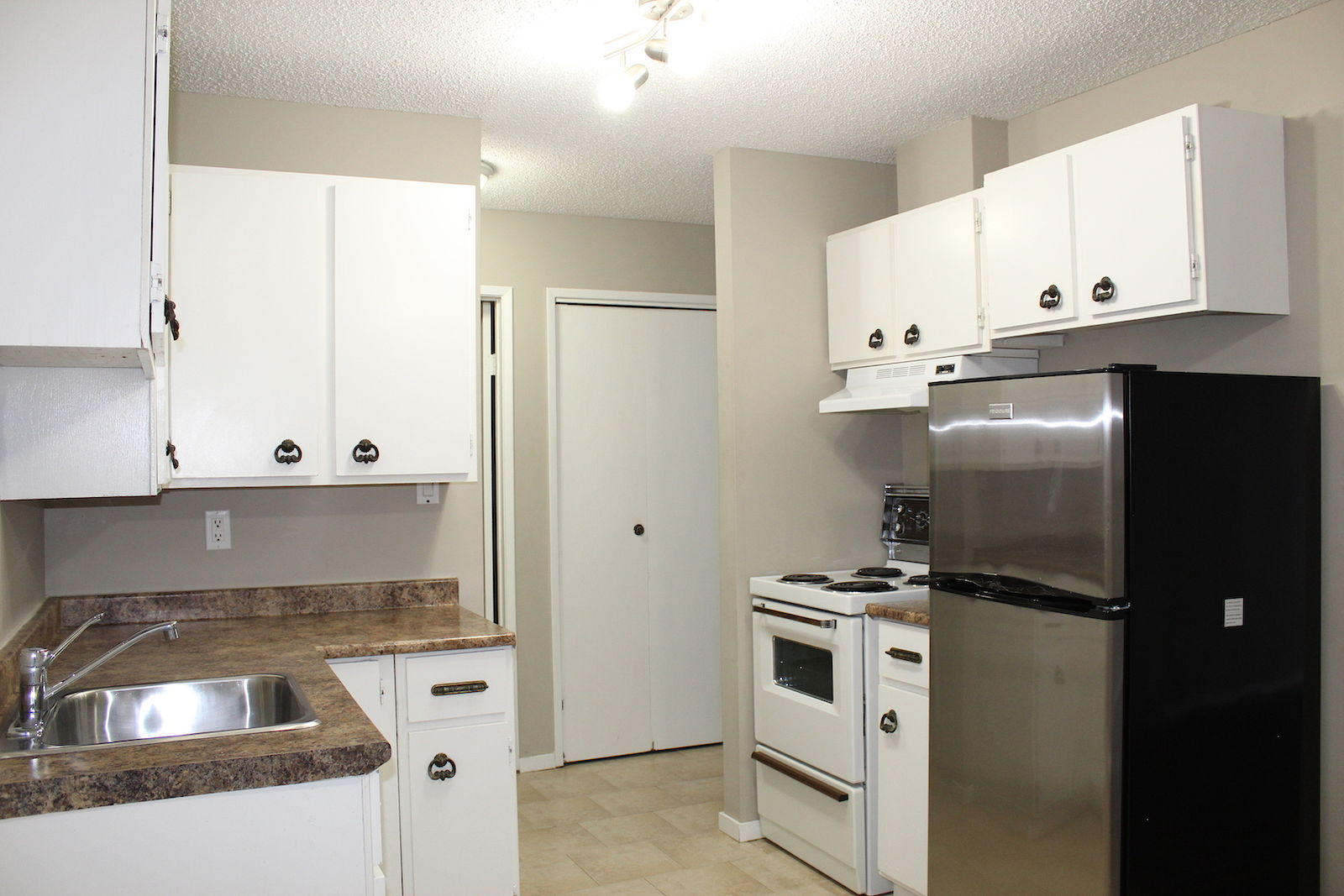 Saskatoon 1 bedrooms Apartment for rent. Property photo: 294099-1