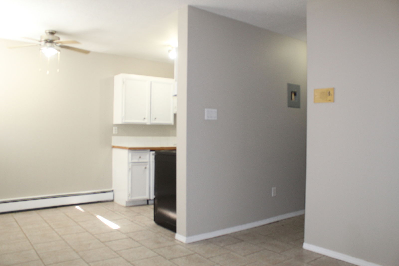 Saskatoon Pet Friendly Apartment For Rent Sutherland Booth Apartments Id 294104 Rentfaster Ca