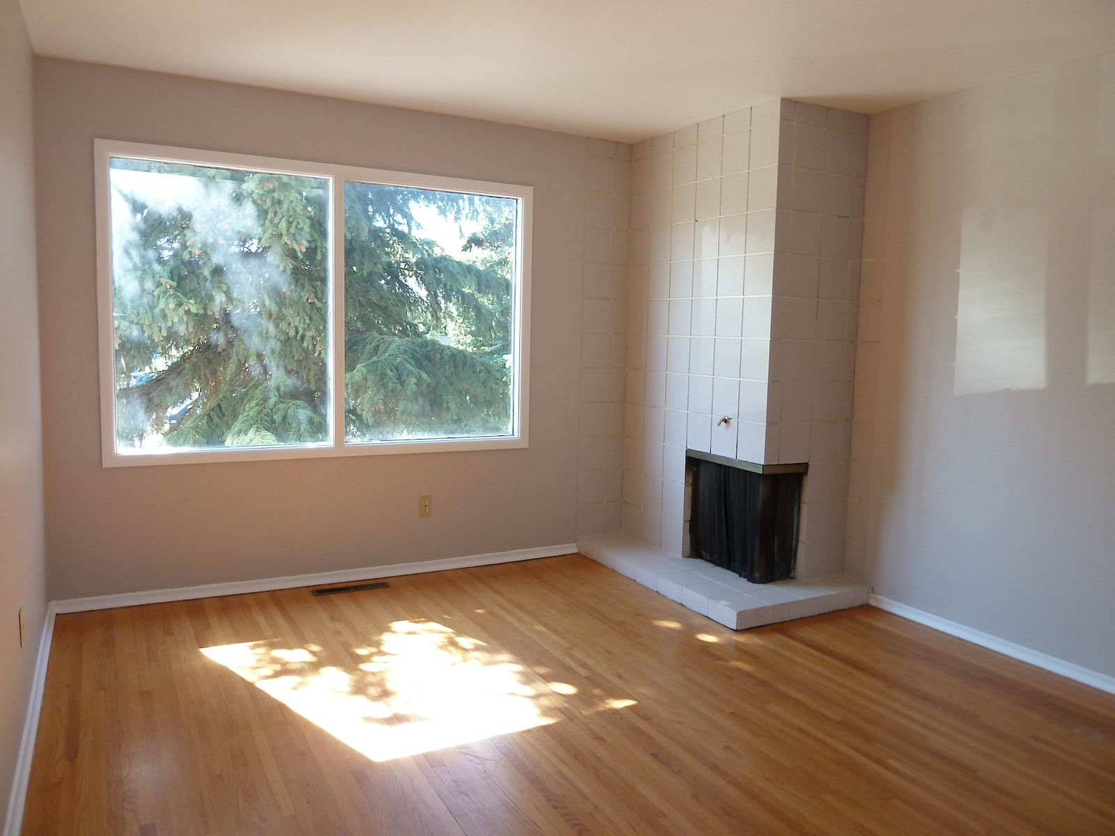 Calgary 3 bedrooms Duplex for rent. Property photo: 296284-1