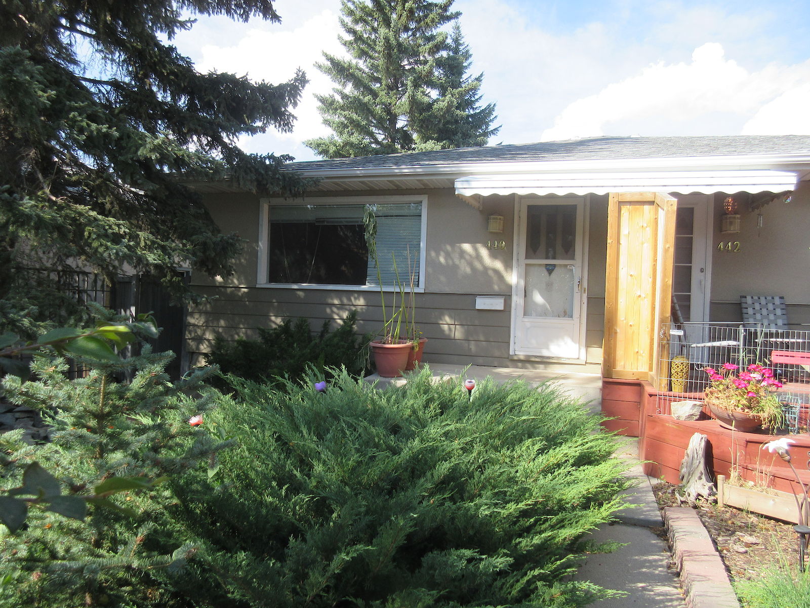 Calgary 4 bedrooms Duplex for rent. Property photo: 298379-1