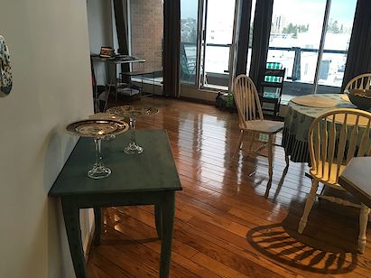 Calgary studio Condo Unit for rent. Property photo: 302662-2